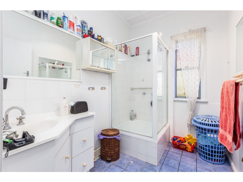207 Blackstone Road, Silkstone QLD 4304