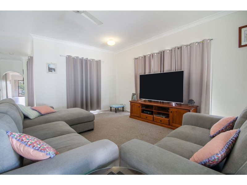 22 Dianthus Place, Flinders View QLD 4305