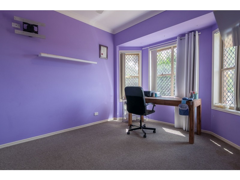 22 Dianthus Place, Flinders View QLD 4305