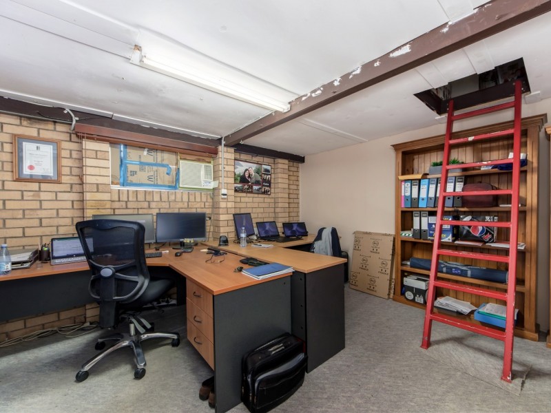 3 Loveanius Street, Silkstone QLD 4304