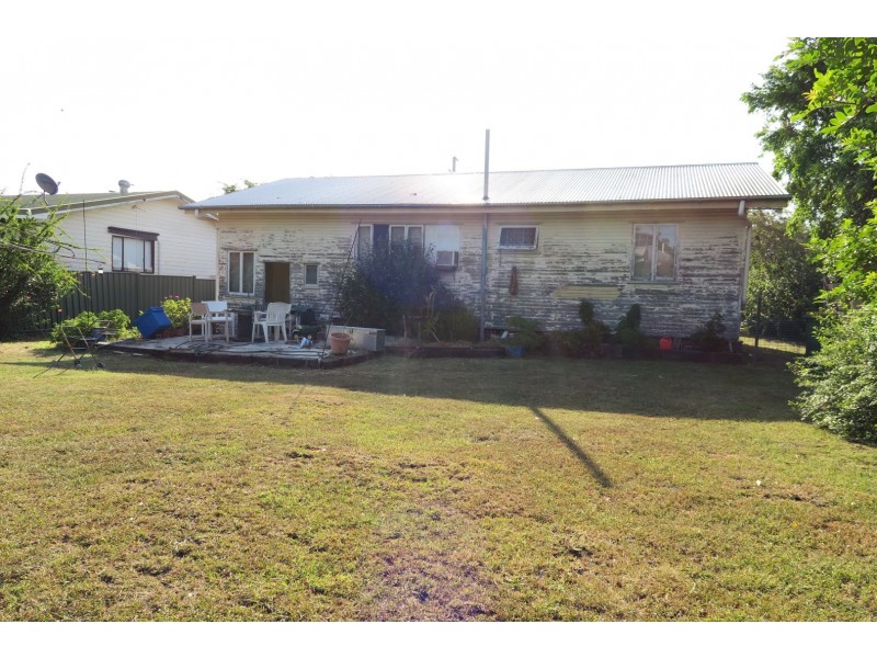 30 Russell Street, Silkstone QLD 4304