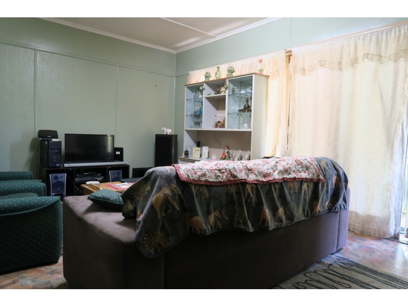 30 Russell Street, Silkstone QLD 4304