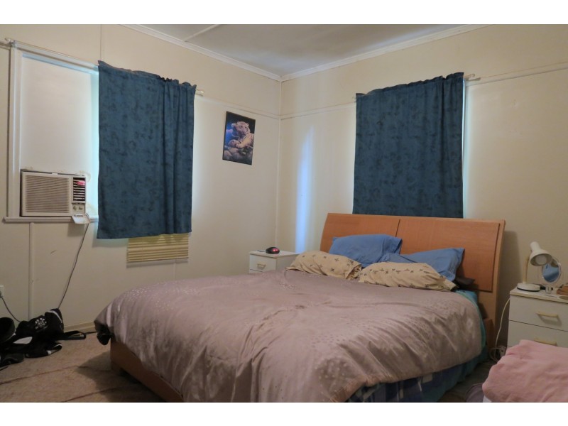 30 Russell Street, Silkstone QLD 4304