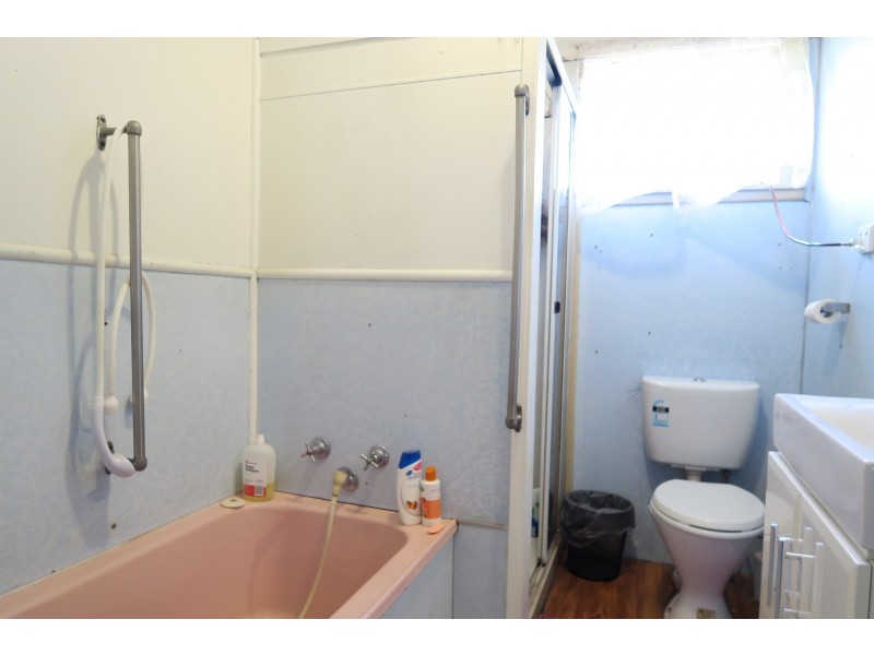 30 Russell Street, Silkstone QLD 4304