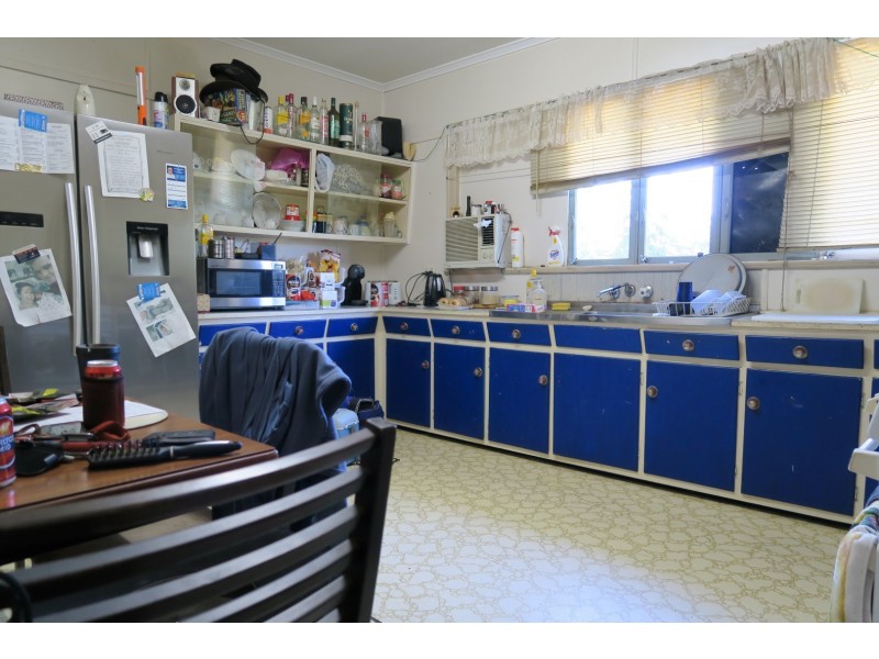 30 Russell Street, Silkstone QLD 4304