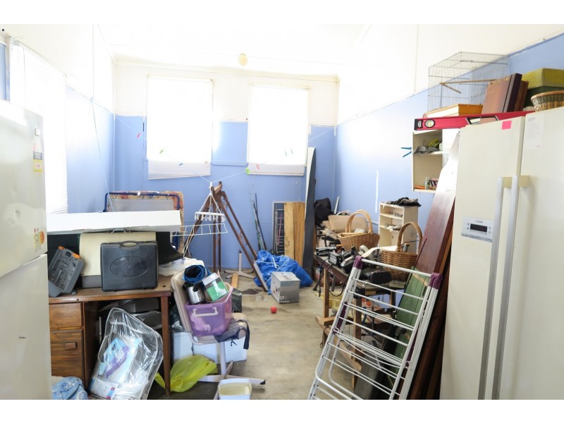 30 Russell Street, Silkstone QLD 4304