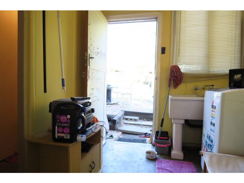 30 Russell Street, Silkstone QLD 4304