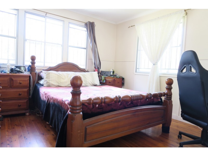 18 Birrell Street, Leichhardt QLD 4305