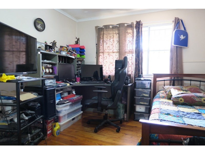 18 Birrell Street, Leichhardt QLD 4305