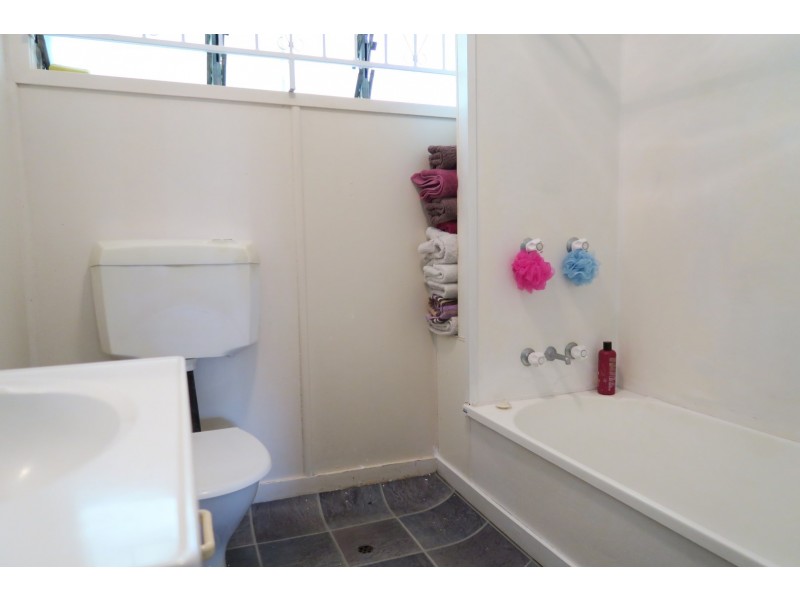 18 Birrell Street, Leichhardt QLD 4305