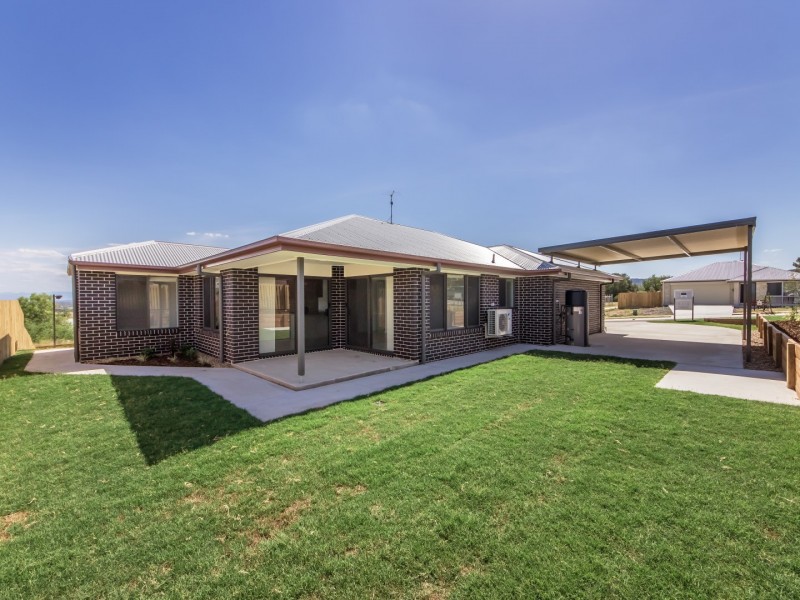 12 Vista Crescent, Rosewood QLD 4340