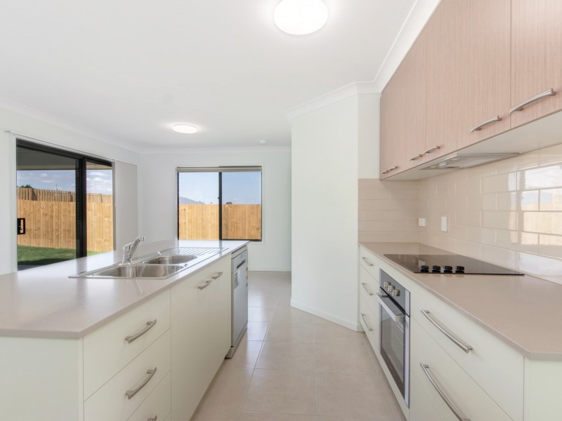 12 Vista Crescent, Rosewood QLD 4340