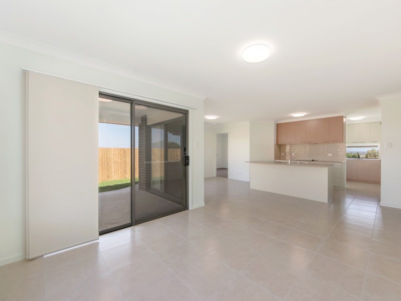 12 Vista Crescent, Rosewood QLD 4340