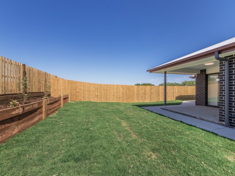 12 Vista Crescent, Rosewood QLD 4340