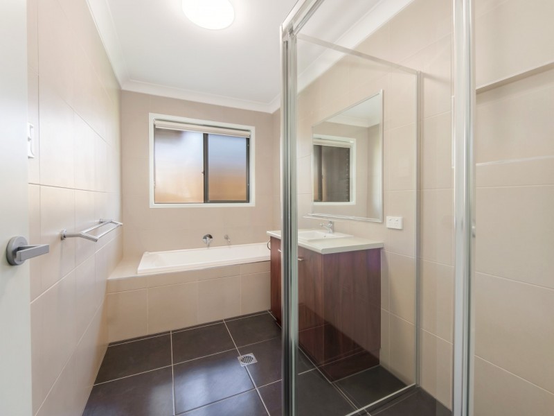 12 Vista Crescent, Rosewood QLD 4340