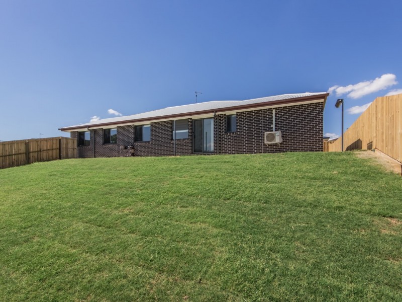 12 Vista Crescent, Rosewood QLD 4340