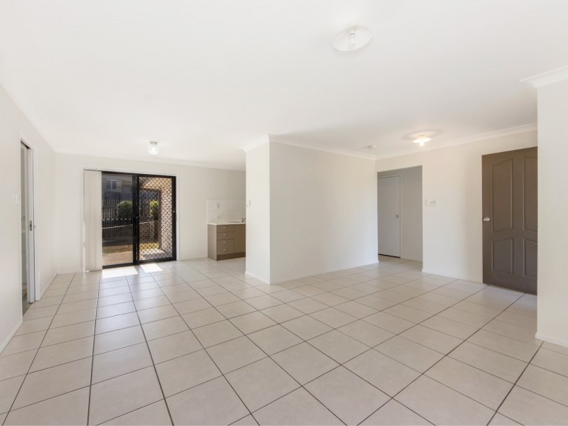 8A + 8B Phoenix Court, Churchill QLD 4305