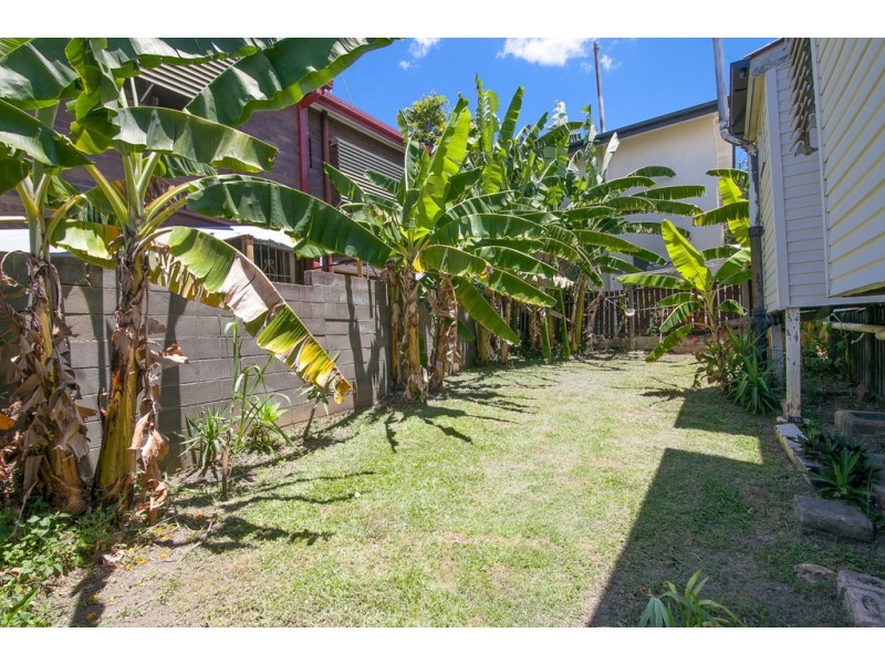 16 Elizabeth Street, Woodend QLD 4305
