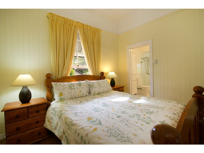 14 Sinclair Street, Newtown QLD 4305