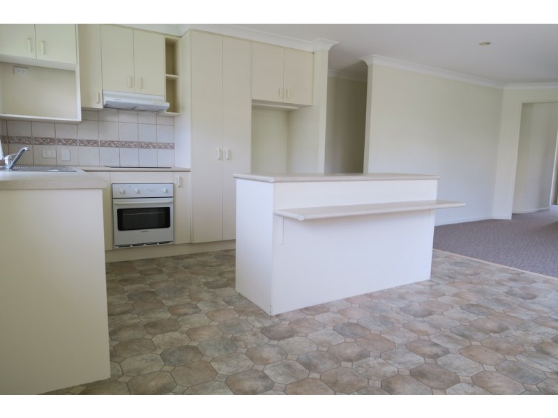 2A Walsh Street, Newtown QLD 4305