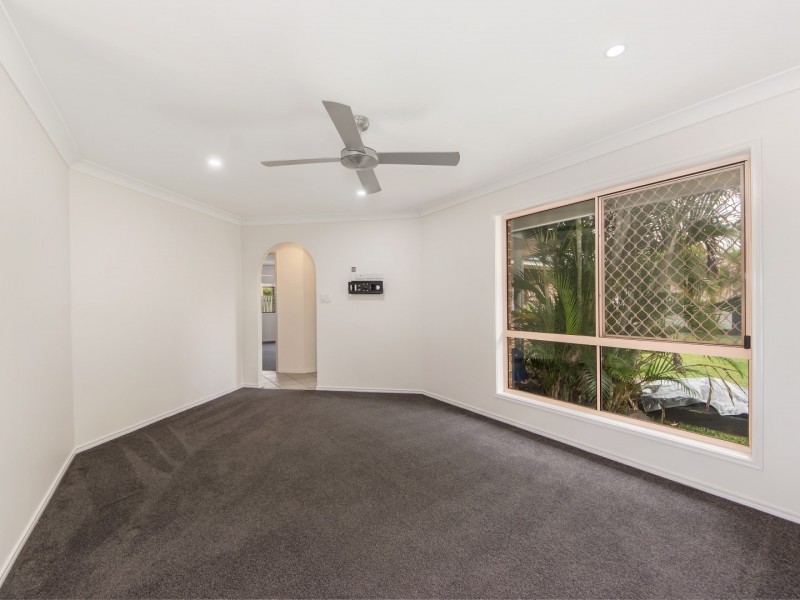 18 Palm Avenue, Raceview QLD 4305