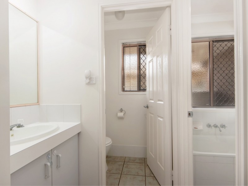 18 Palm Avenue, Raceview QLD 4305