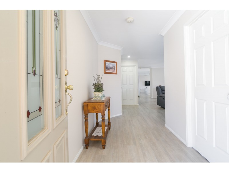 9 Chestnut Drive, Flinders View QLD 4305