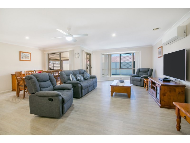 9 Chestnut Drive, Flinders View QLD 4305