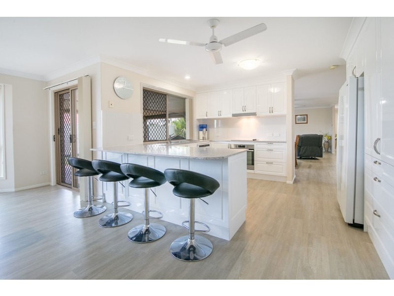 9 Chestnut Drive, Flinders View QLD 4305