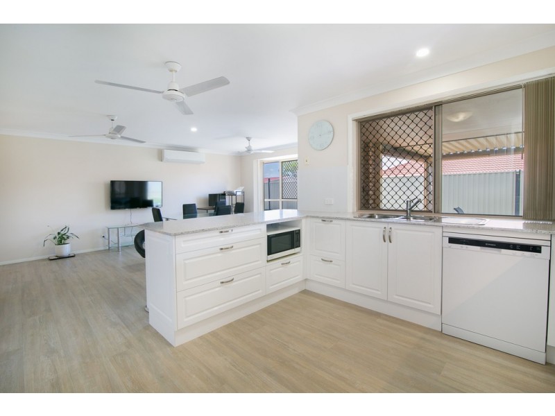 9 Chestnut Drive, Flinders View QLD 4305