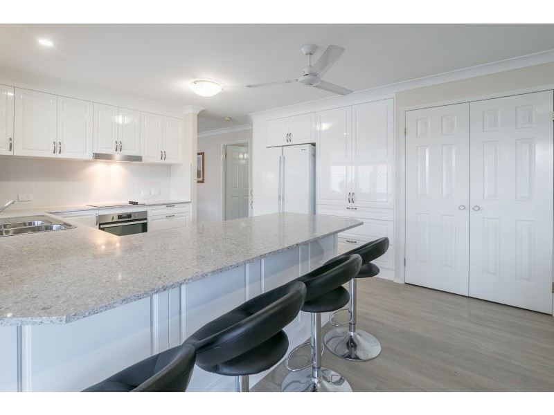 9 Chestnut Drive, Flinders View QLD 4305