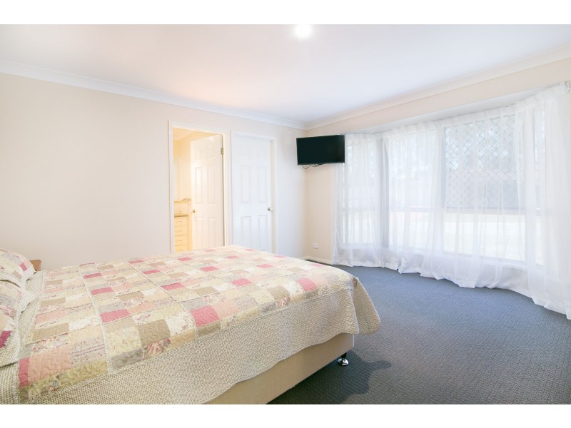 9 Chestnut Drive, Flinders View QLD 4305