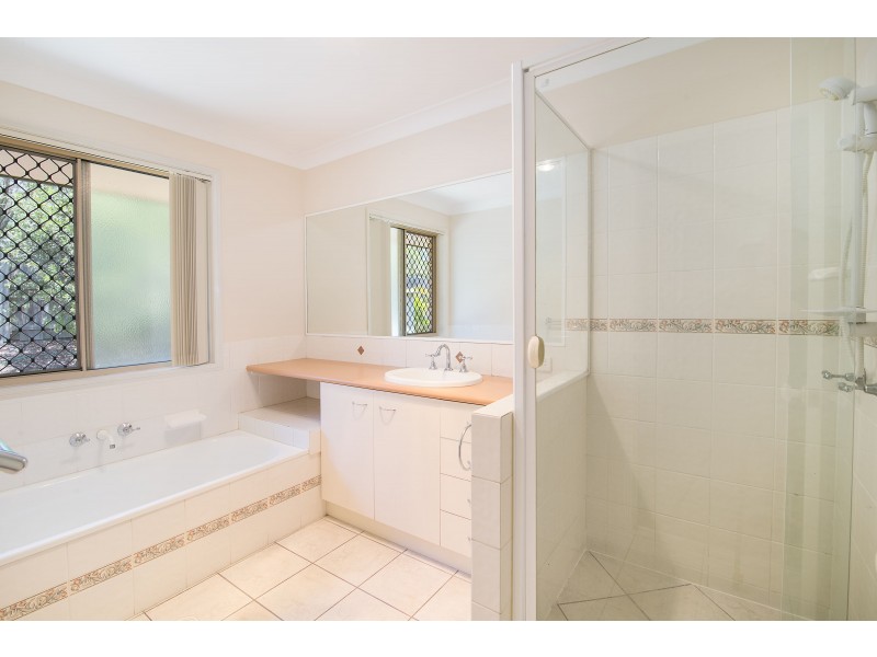 9 Chestnut Drive, Flinders View QLD 4305