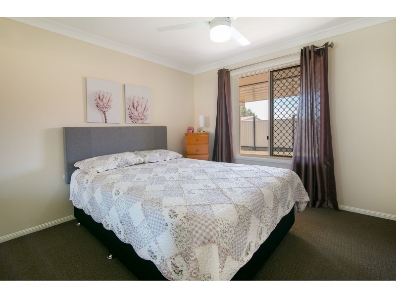 9 Chestnut Drive, Flinders View QLD 4305
