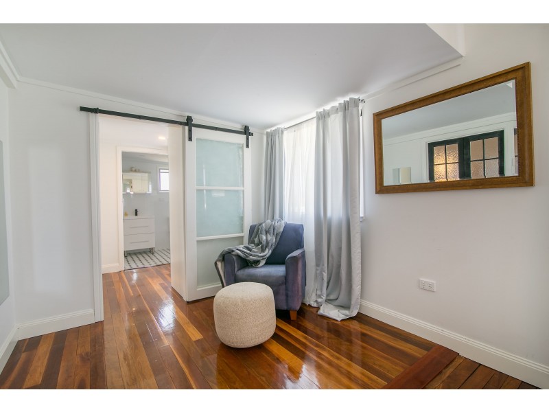 24 Grange Road, Silkstone QLD 4304