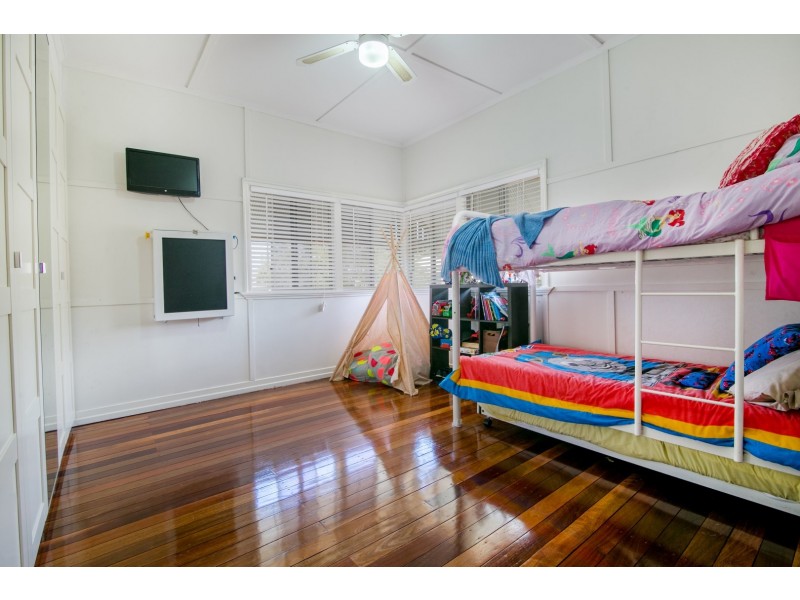 24 Grange Road, Silkstone QLD 4304
