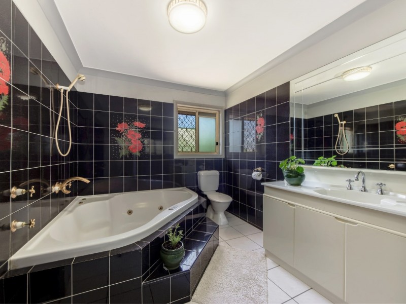 2 Hampden Court, Brassall QLD 4305