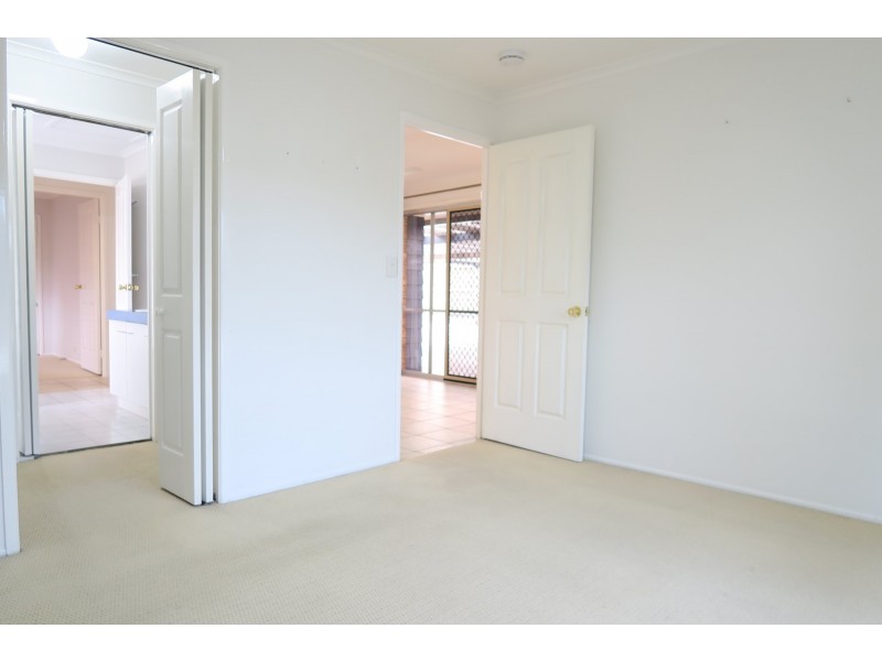 16 Pine Street, Flinders View QLD 4305