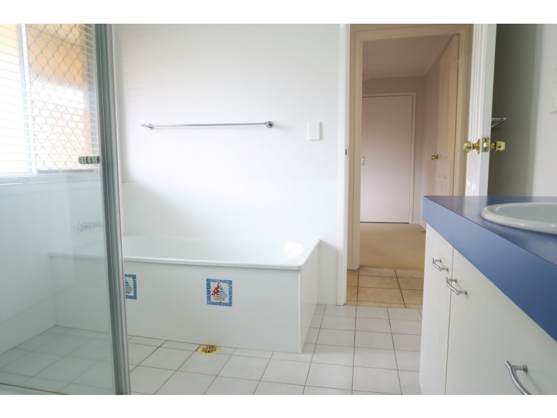 16 Pine Street, Flinders View QLD 4305