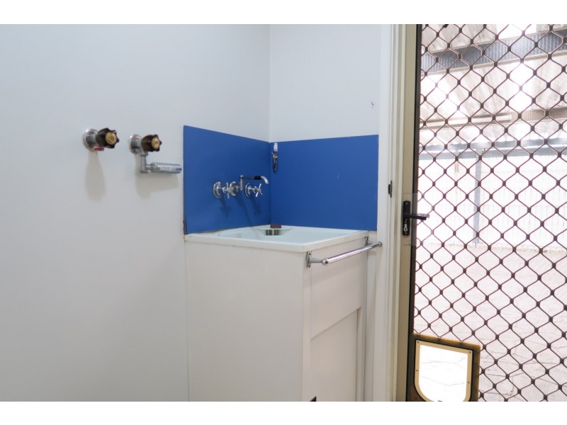 16 Pine Street, Flinders View QLD 4305