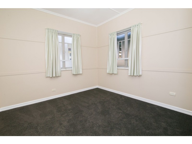 30 Vineyard Street, One Mile QLD 4305