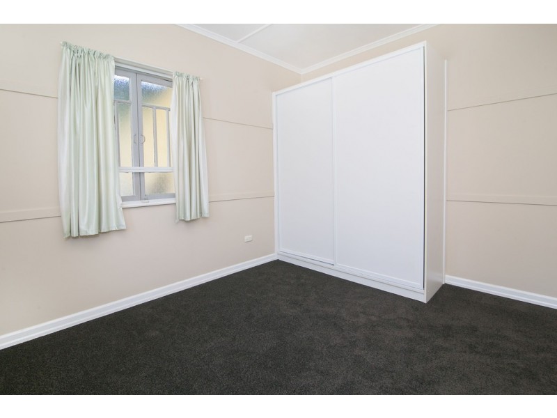 30 Vineyard Street, One Mile QLD 4305