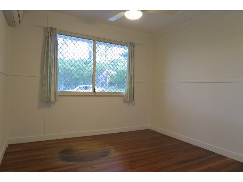 40 Larsen Street, Leichhardt QLD 4305