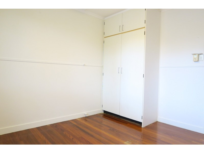 40 Larsen Street, Leichhardt QLD 4305