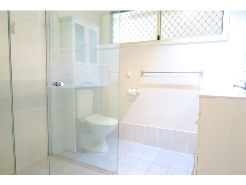 40 Larsen Street, Leichhardt QLD 4305