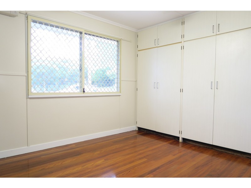40 Larsen Street, Leichhardt QLD 4305
