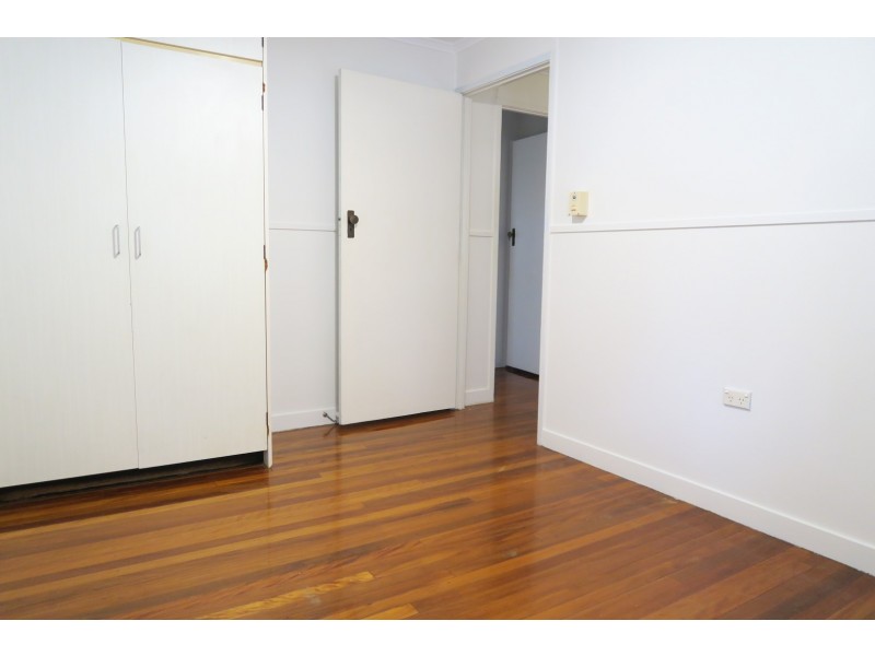 40 Larsen Street, Leichhardt QLD 4305