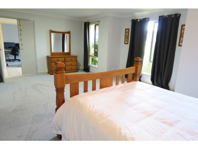 29 Kensington Drive, Flinders View QLD 4305