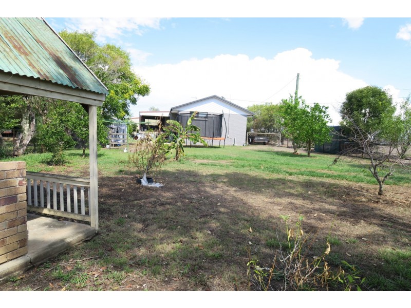 33 Hall Street, Peak Crossing QLD 4306