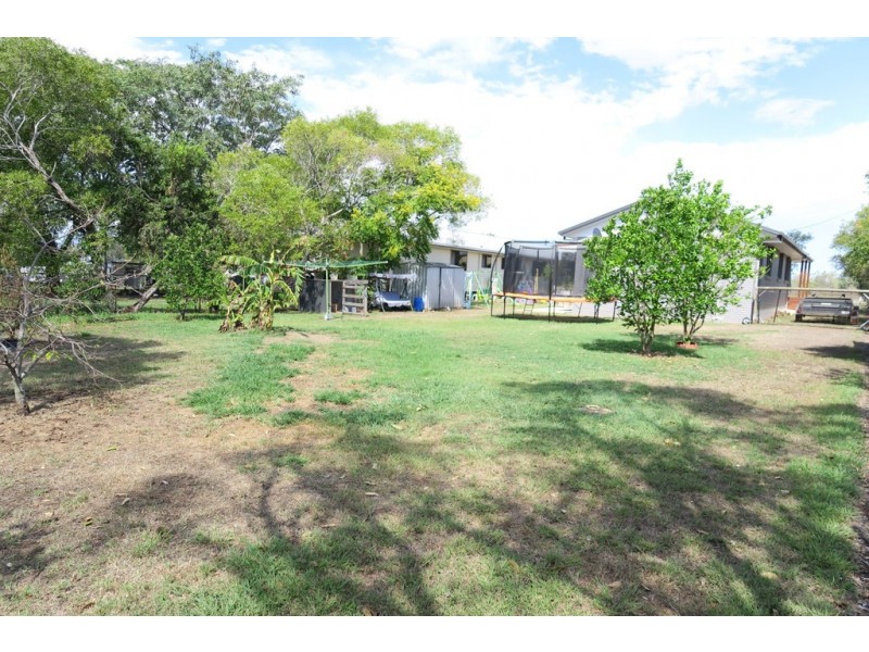 33 Hall Street, Peak Crossing QLD 4306